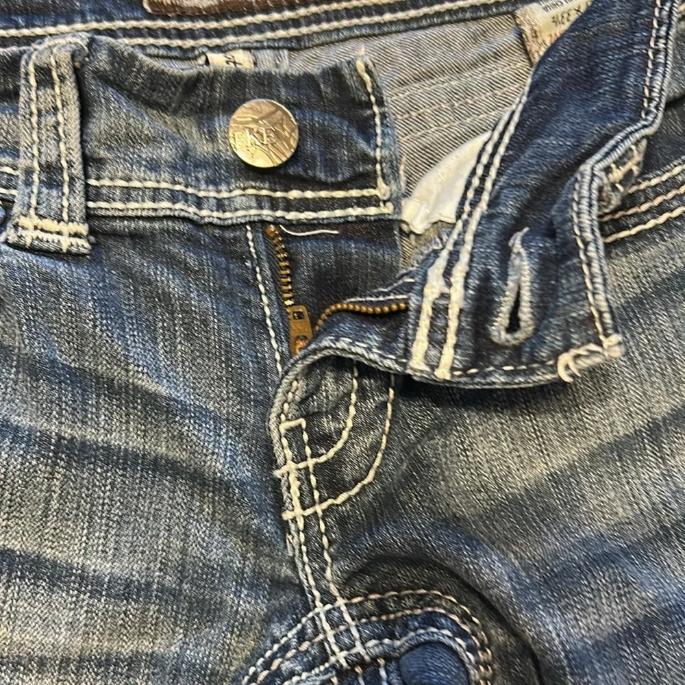 BKE denim Stella 27 X 33 1/2 Bootcut 5 Pocket Distressed Jeans EUC Worn Once Vtg - Picture 7 of 13